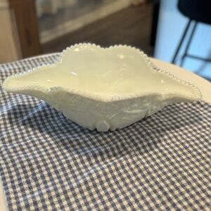 Vintage‎ Westmoreland Milk Glass Hobnail Bowl with Ruffled Edge (Slight damage)